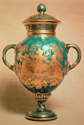 Vaso di Chelsea con coperchio e design chinoiserie dorato (periodo Gold Anchor, 1758-69)